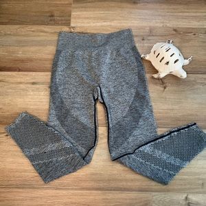 Victoria Secrets Pink Seamless leggings size Large